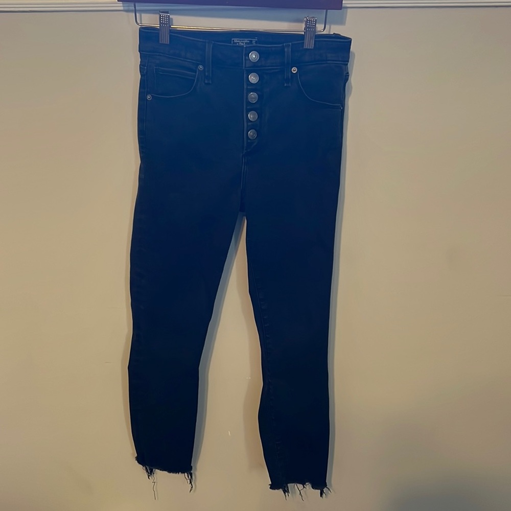 Abercrombie and Fitch High Rise Super Skinny Ankle size 4S in black!